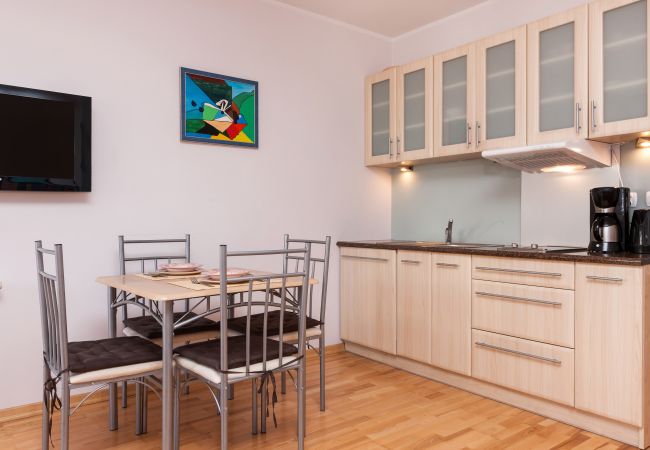 kitchenette, table, chairs, TV, picture, rent