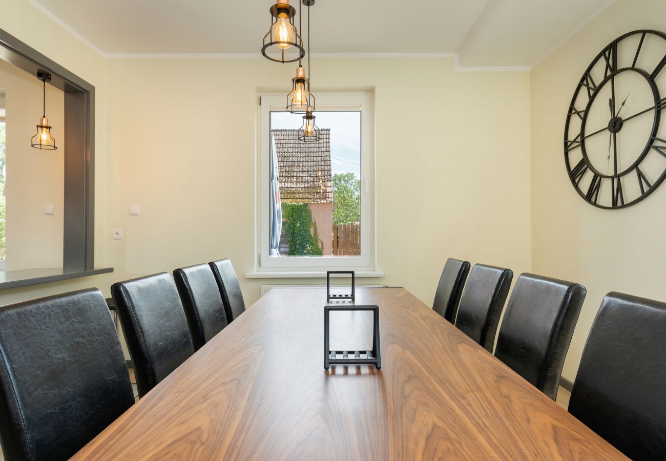 dining room, table, chairs, window, rent