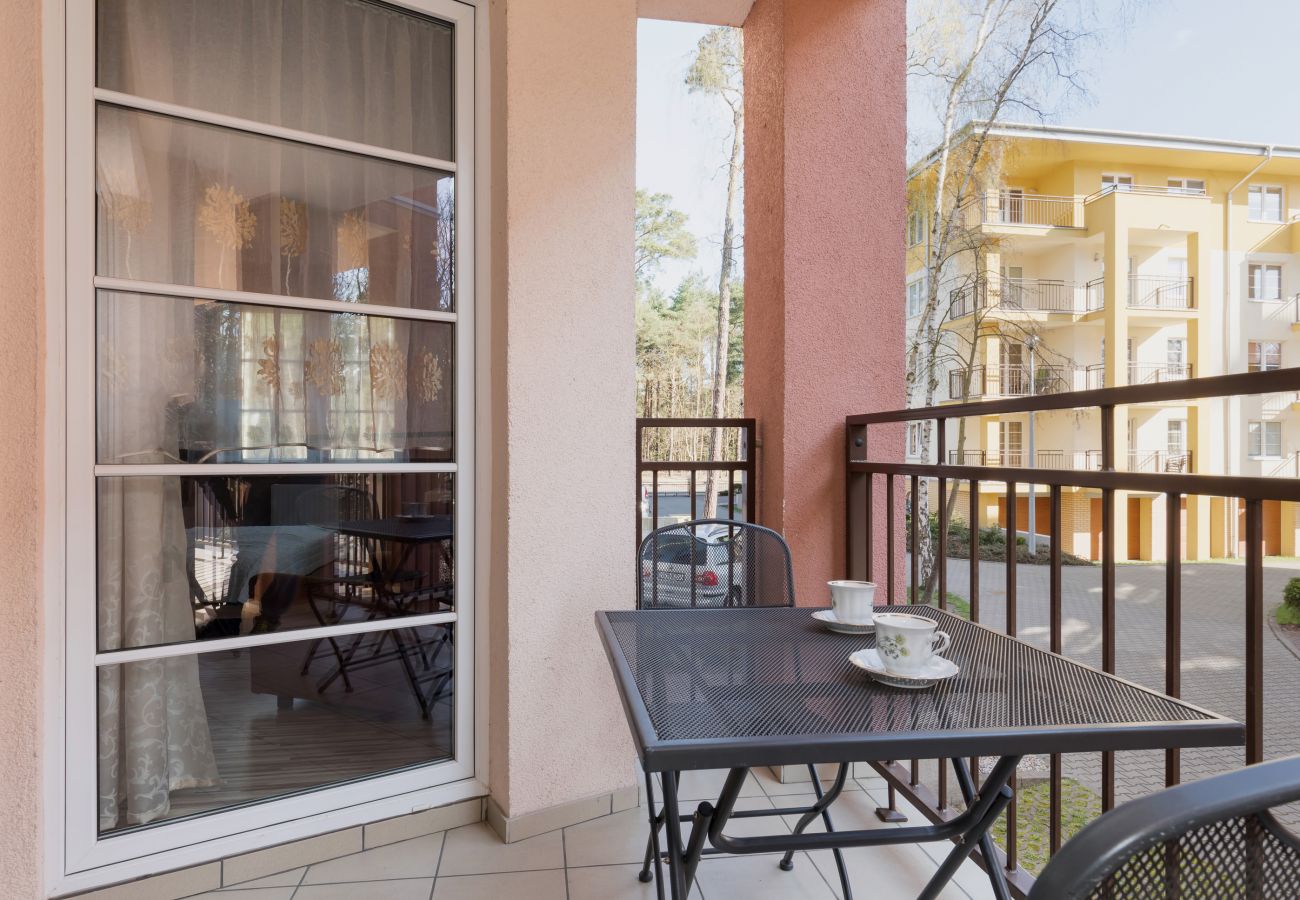 balcony, exterior, chairs, table, rent