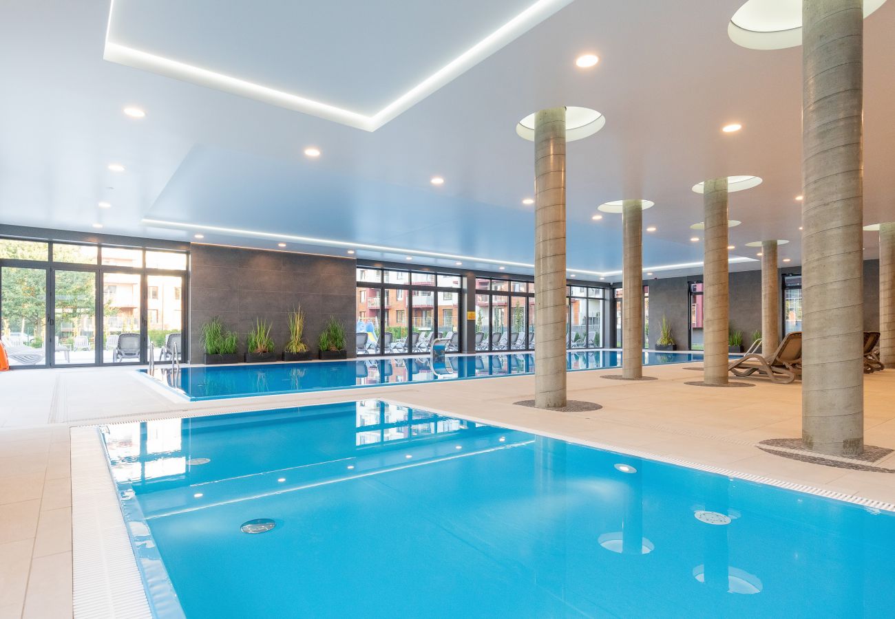 swimming pool, amenitie, interior, interior pool, covered pool, rent