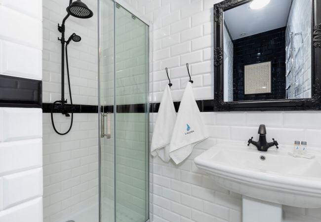 bathroom, shower, sink, mirror, towels, rent