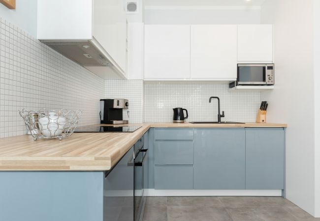 kitchen, kitchenette, dining area, dining table, chairs, dishwasher, stove, oven, coffee machine, microwave, kettle, sink, cupboards, apartment, rent,