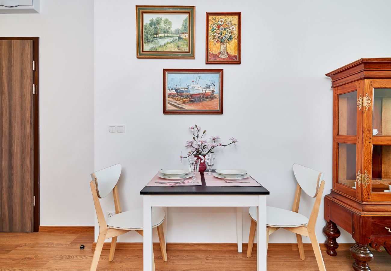 dining area, dining table, chairs, apartment, interior, rent