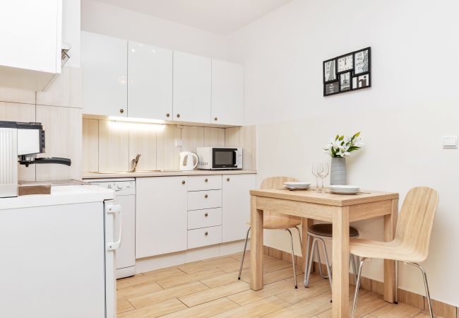 kitchen, kitchenette, electric hob, oven, kettle, fridge, dishwasher, microwave, coffee maker, toaster, oven, cupboards, apartment, interior, rent