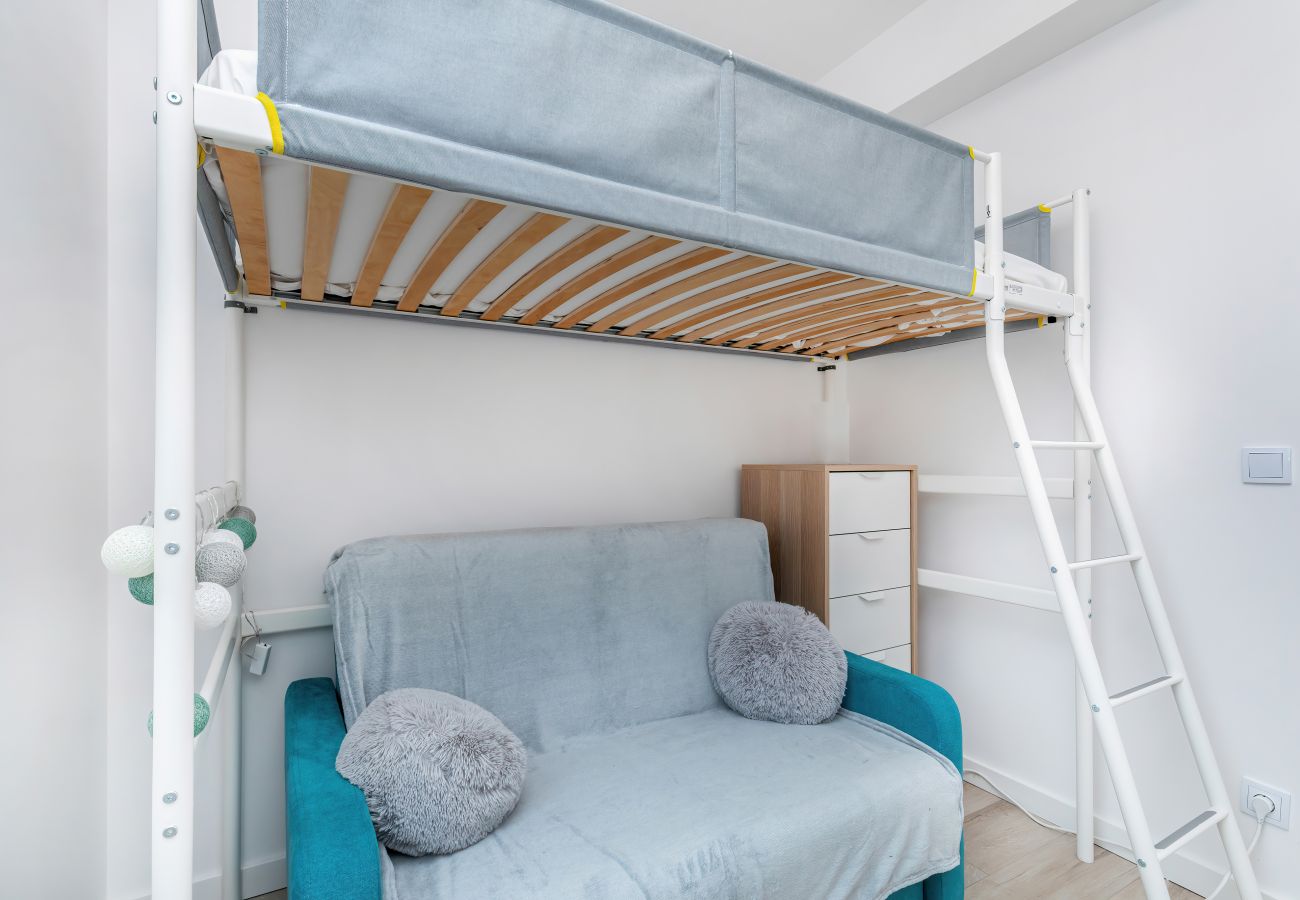 bedroom, bunk bed, sofa, bedding, pillows, apartment, interior, rental, apartment