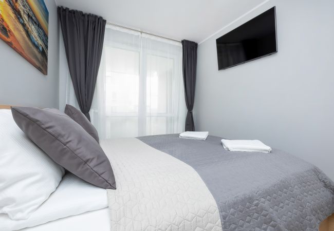 bedroom, double bed, wardrobe, night lamp, bedding, apartment, interior, rent