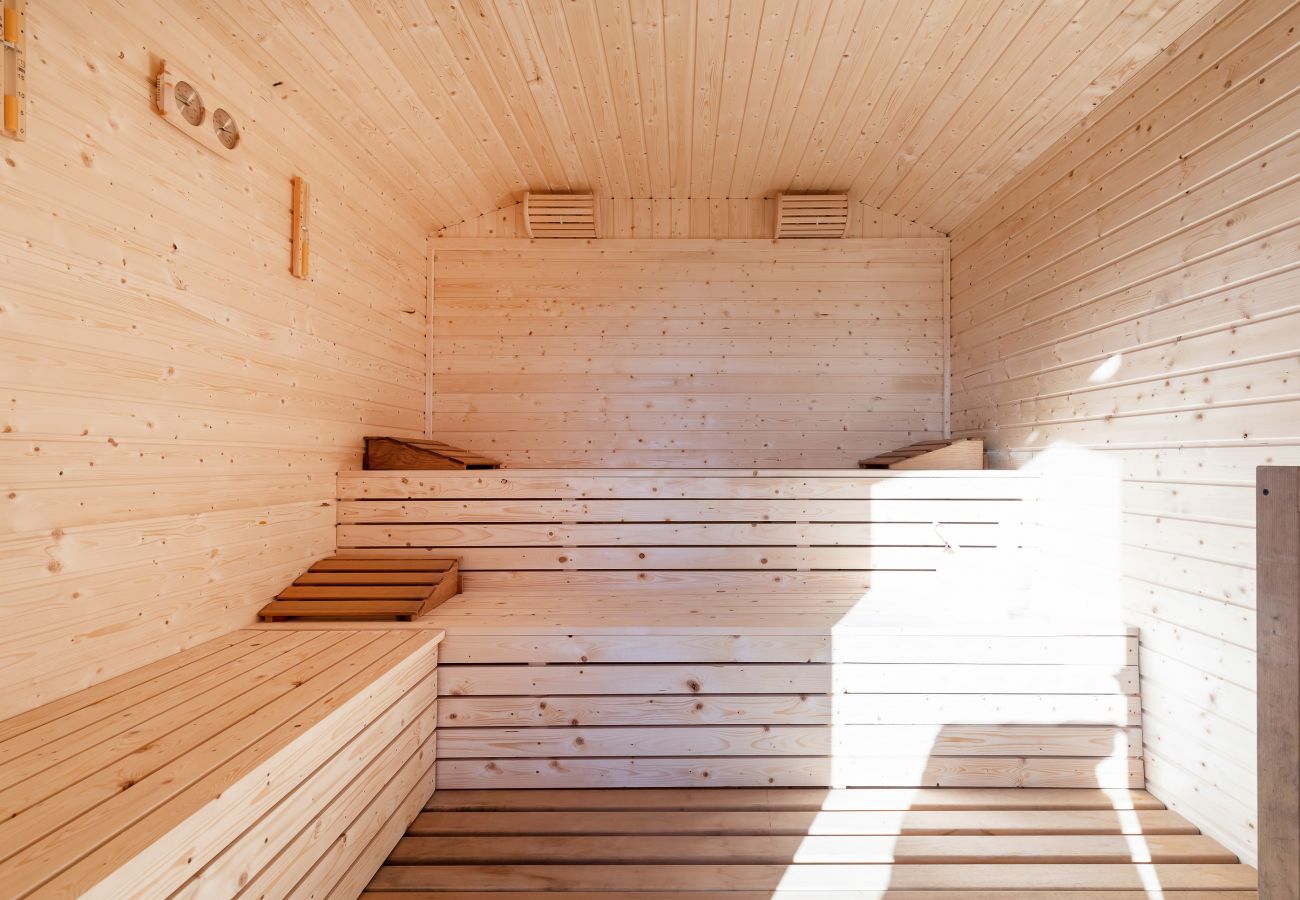 zewnętrzna, zewnętrzna sauna, drewniana sauna, oddzielna sauna, luksusowy dom, dom wakacyjny, dom, wynajem